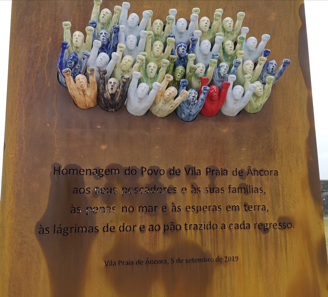 Memorial to fishermen and their families translation